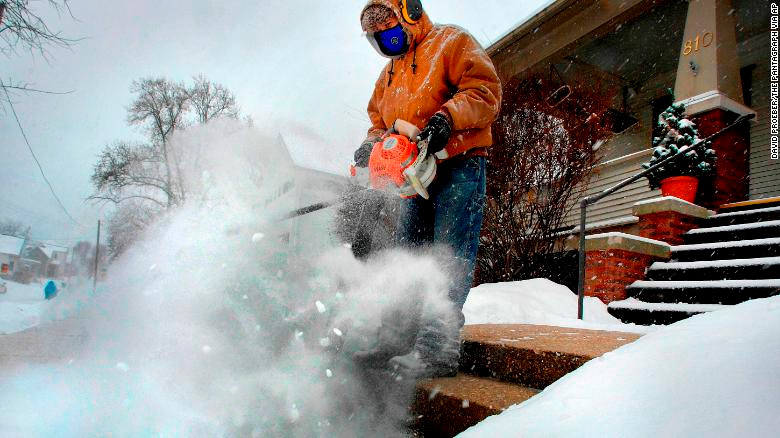 Bom bão tuyết quét qua, nước Mỹ lạnh hơn Sao Hỏa